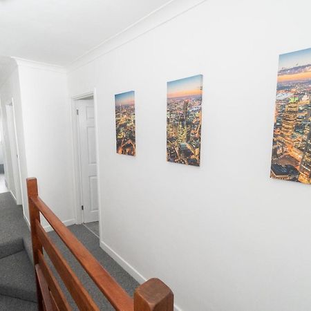 Business Friendly 3Br Home - King Size Beds & Centrally Located 스완지 외부 사진