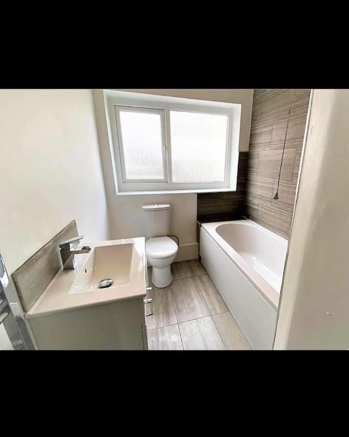 Business Friendly 3Br Home - King Size Beds & Centrally Located 스완지 외부 사진