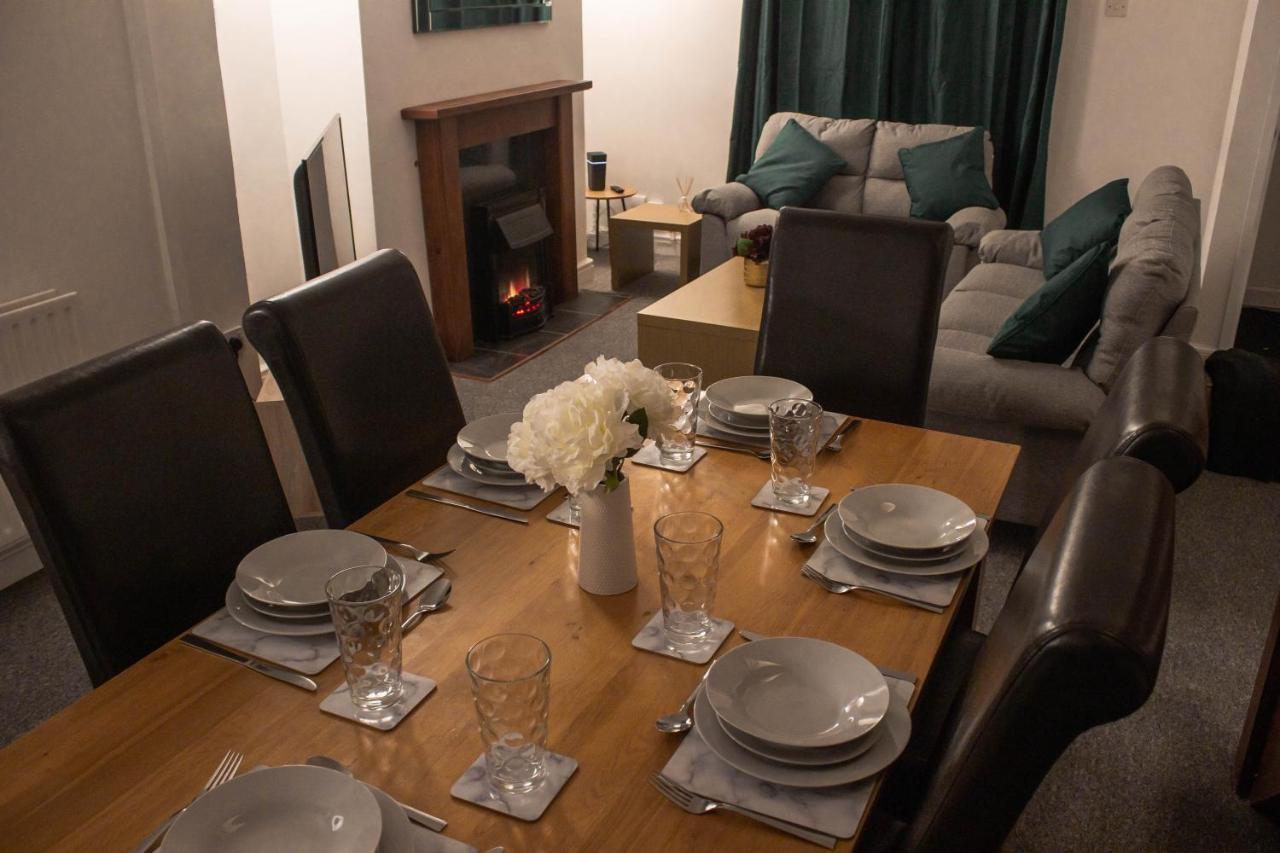 Business Friendly 3Br Home - King Size Beds & Centrally Located 스완지 외부 사진