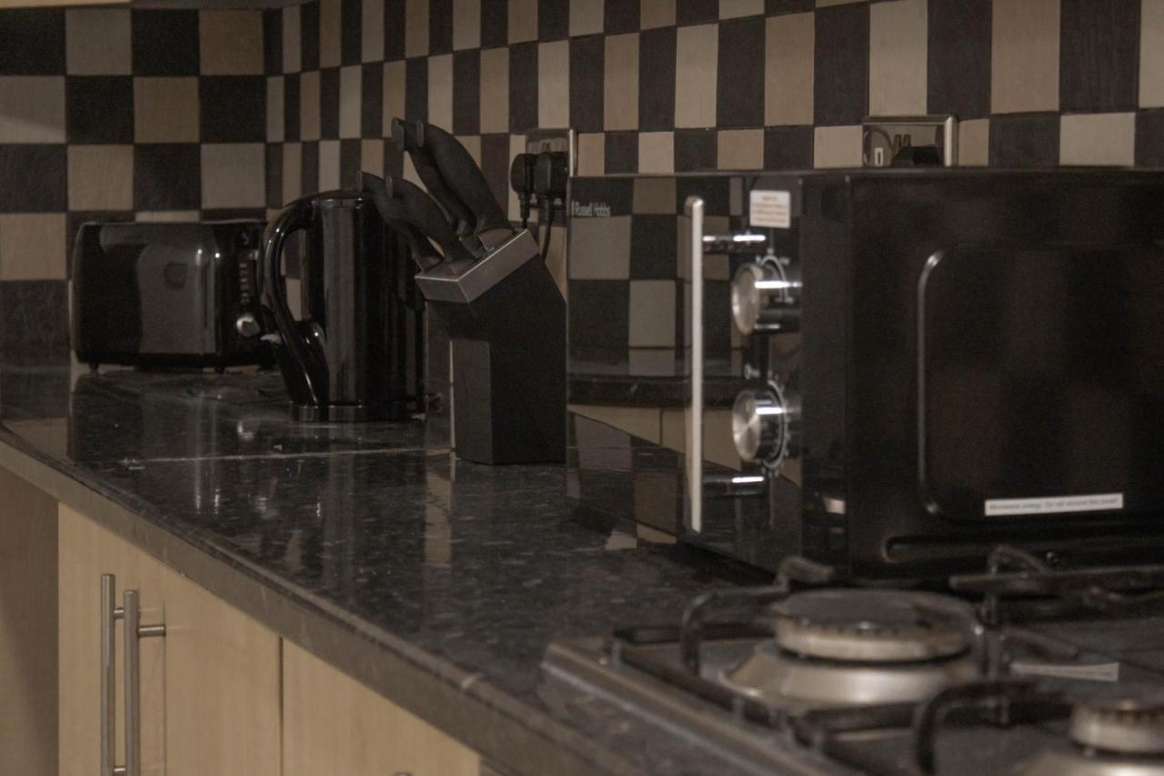 Business Friendly 3Br Home - King Size Beds & Centrally Located 스완지 외부 사진
