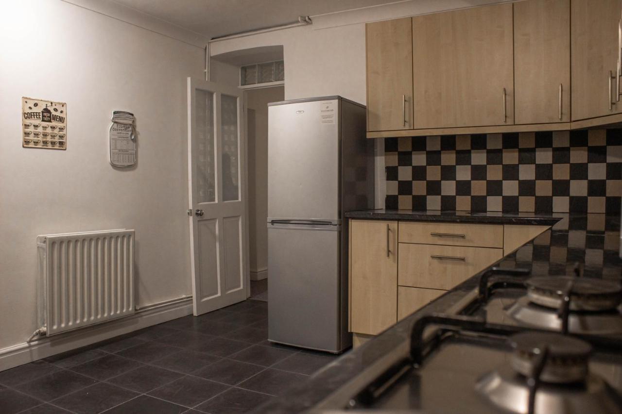 Business Friendly 3Br Home - King Size Beds & Centrally Located 스완지 외부 사진