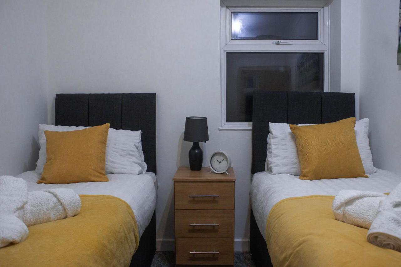 Business Friendly 3Br Home - King Size Beds & Centrally Located 스완지 외부 사진