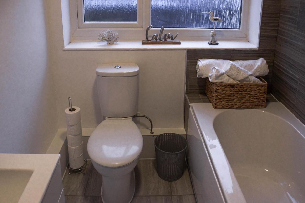 Business Friendly 3Br Home - King Size Beds & Centrally Located 스완지 외부 사진