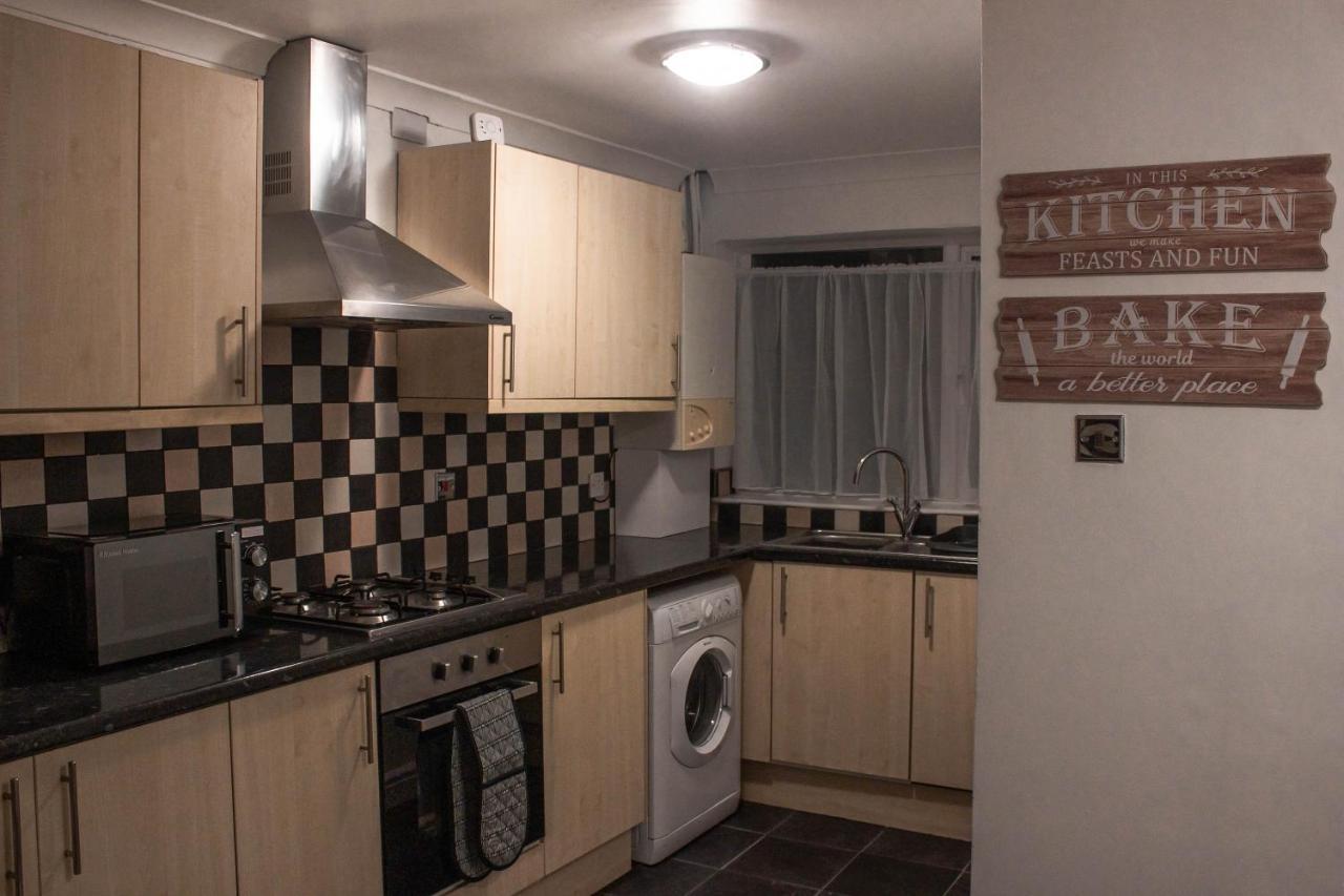 Business Friendly 3Br Home - King Size Beds & Centrally Located 스완지 외부 사진