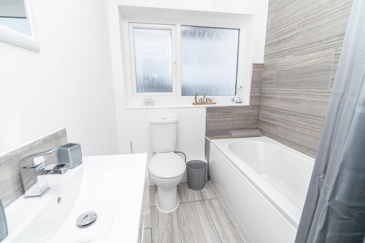 Business Friendly 3Br Home - King Size Beds & Centrally Located 스완지 외부 사진
