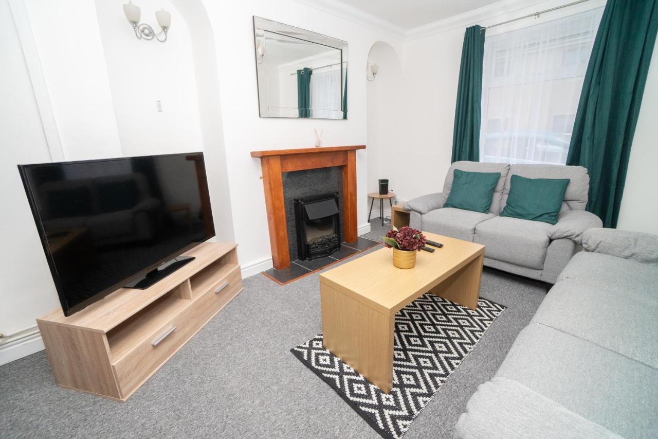 Business Friendly 3Br Home - King Size Beds & Centrally Located 스완지 외부 사진
