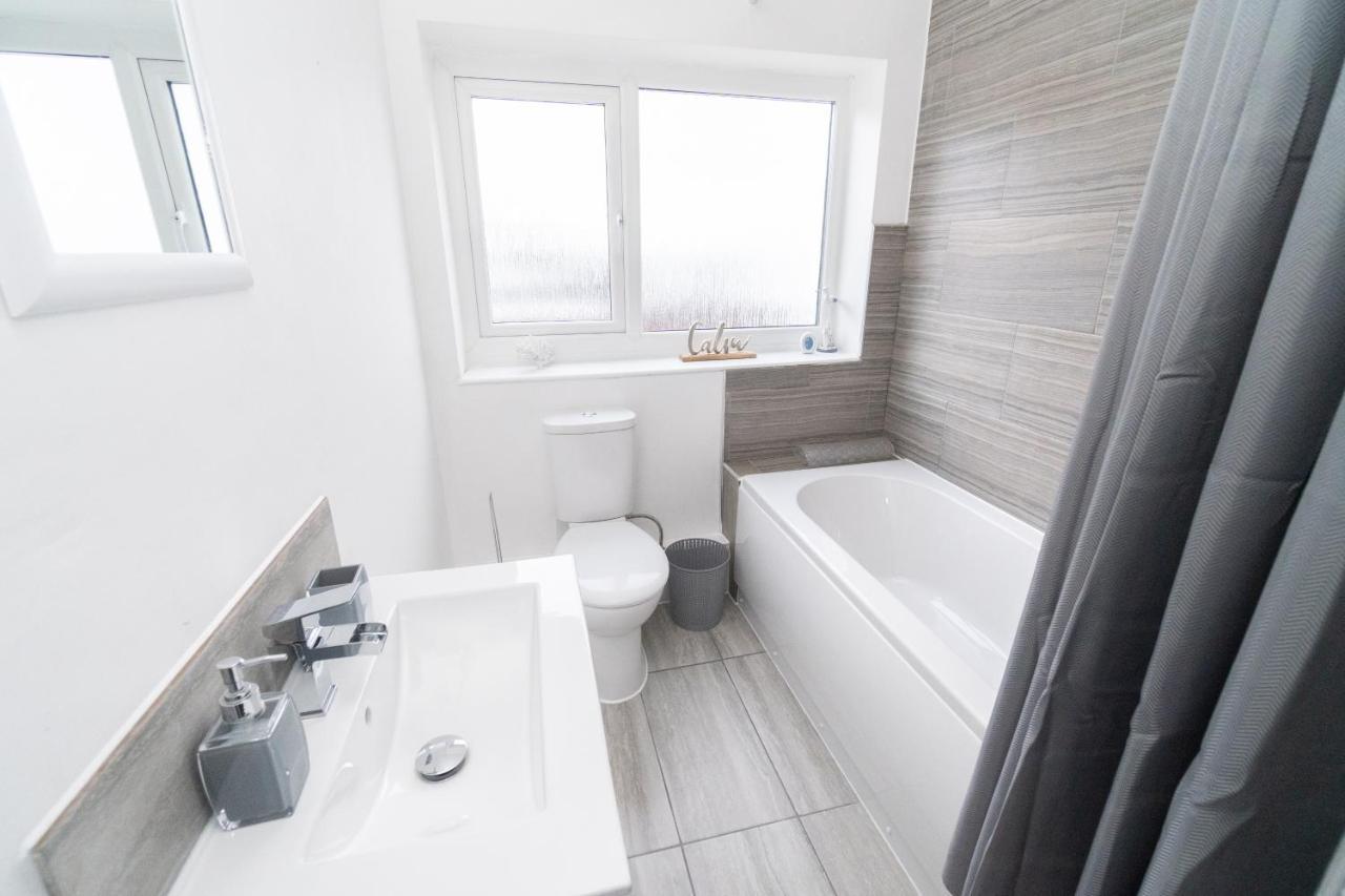 Business Friendly 3Br Home - King Size Beds & Centrally Located 스완지 외부 사진