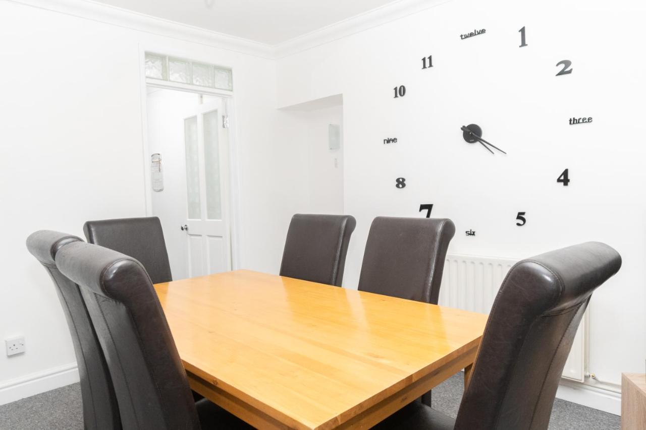 Business Friendly 3Br Home - King Size Beds & Centrally Located 스완지 외부 사진
